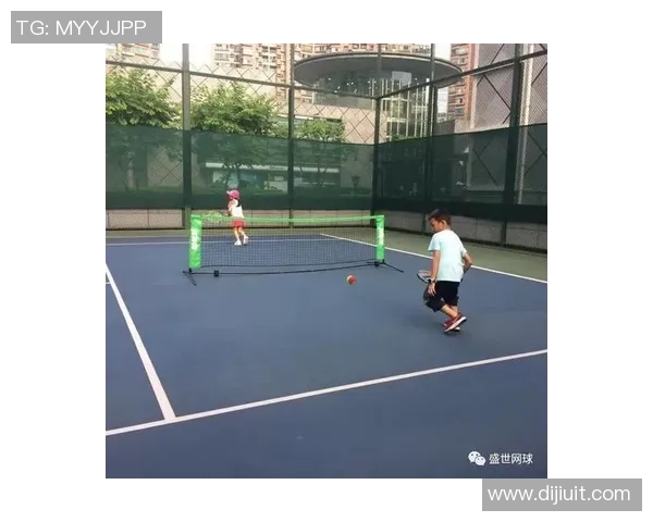 女孩子足球明星崛起展现青春力量与梦想追逐的精彩旅程 女孩子足球明星崛起展现青春力量与梦想追逐的精彩旅程