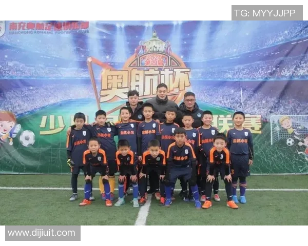 杨伟独家分享足球心得与技巧助你提升球技与比赛表现