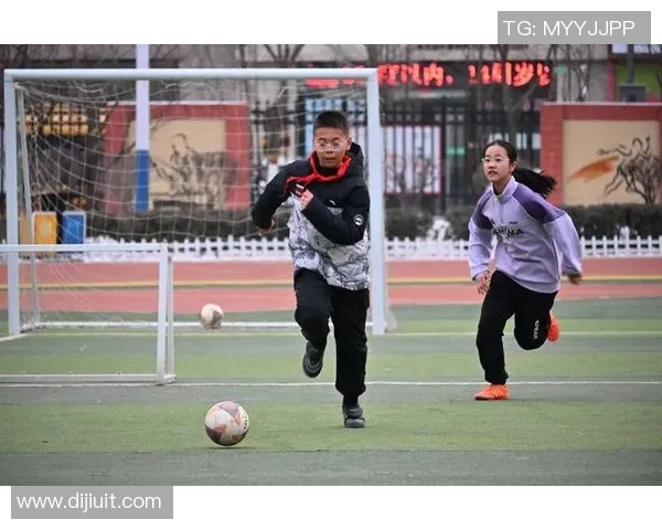 擦而足球的魅力与技巧探索让我们一起领略这项运动的独特魅力与激情 擦而足球的魅力与技巧探索让我们一起领略这项运动的独特魅力与激情