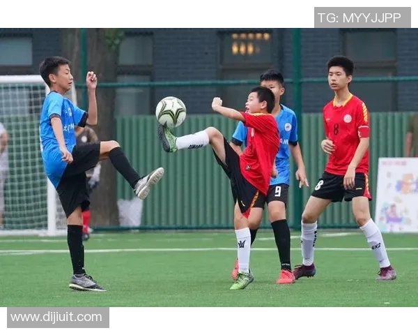 激情四溢的足球7v7赛场体验与战术解析让你领略团队合作的魅力