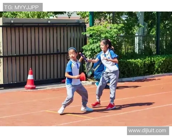 蜜蜂们的足球赛场上飞舞的梦想与团结的力量 蜜蜂们的足球赛场上飞舞的梦想与团结的力量