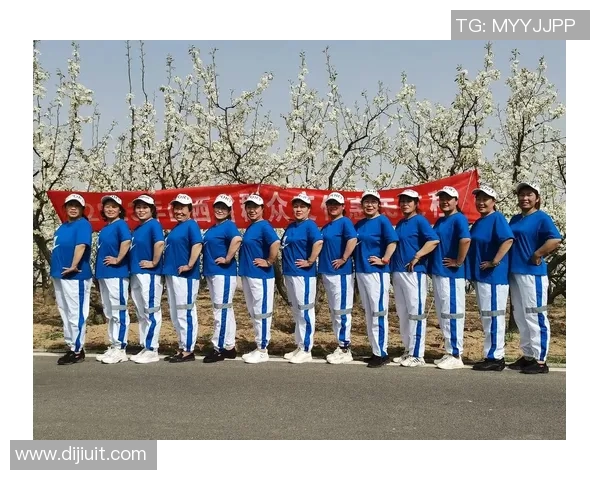 足球马向前勇闯赛场激情四溢展现团队精神与个人风采的完美结合 足球马向前勇闯赛场激情四溢展现团队精神与个人风采的完美结合